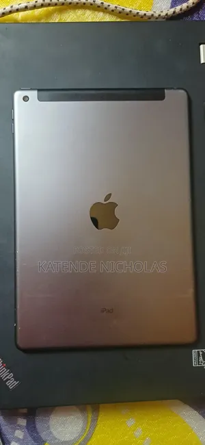 Apple iPad Air 64 GB Black