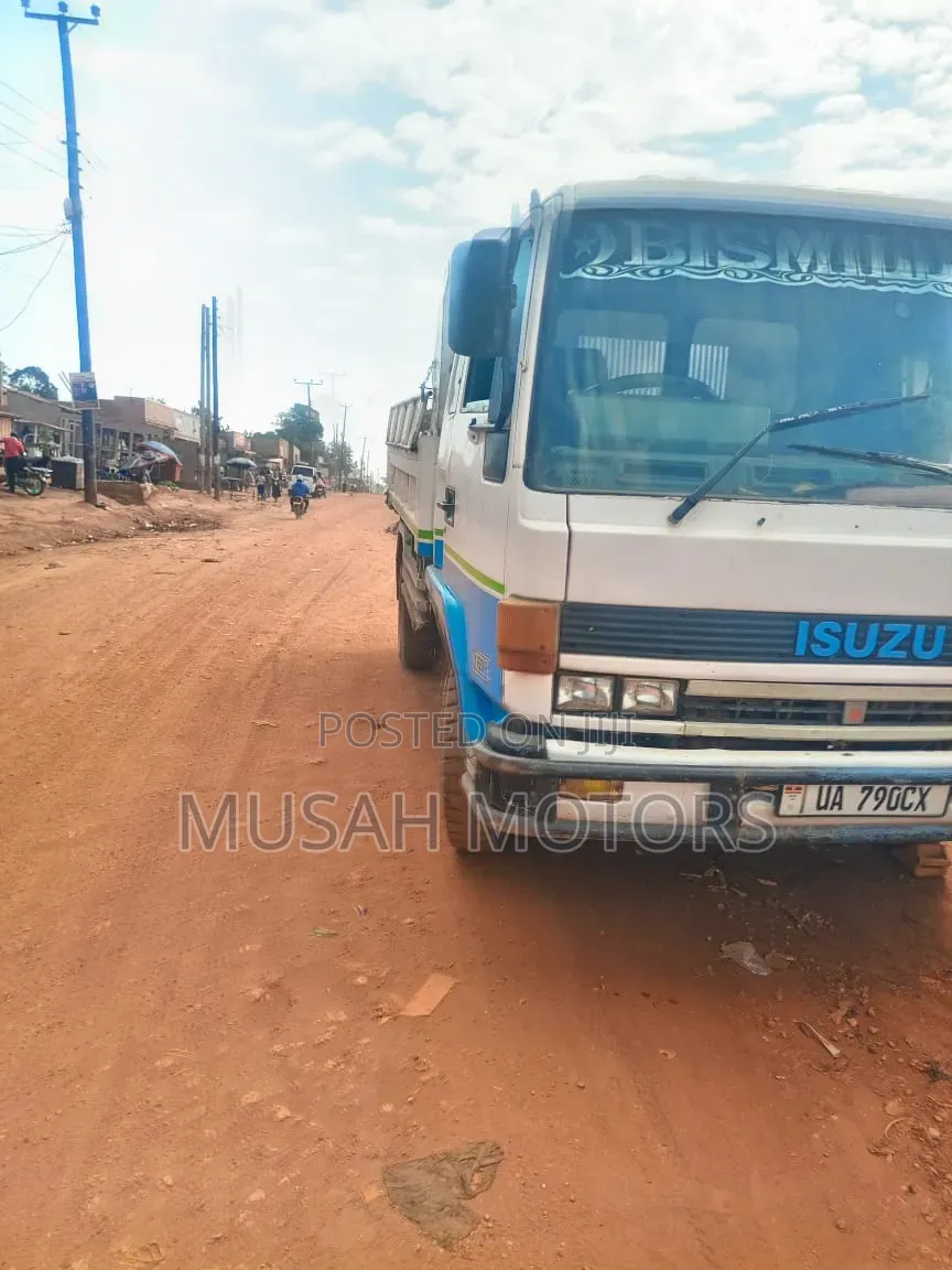 Isuzu Forward Tipper 1991 White