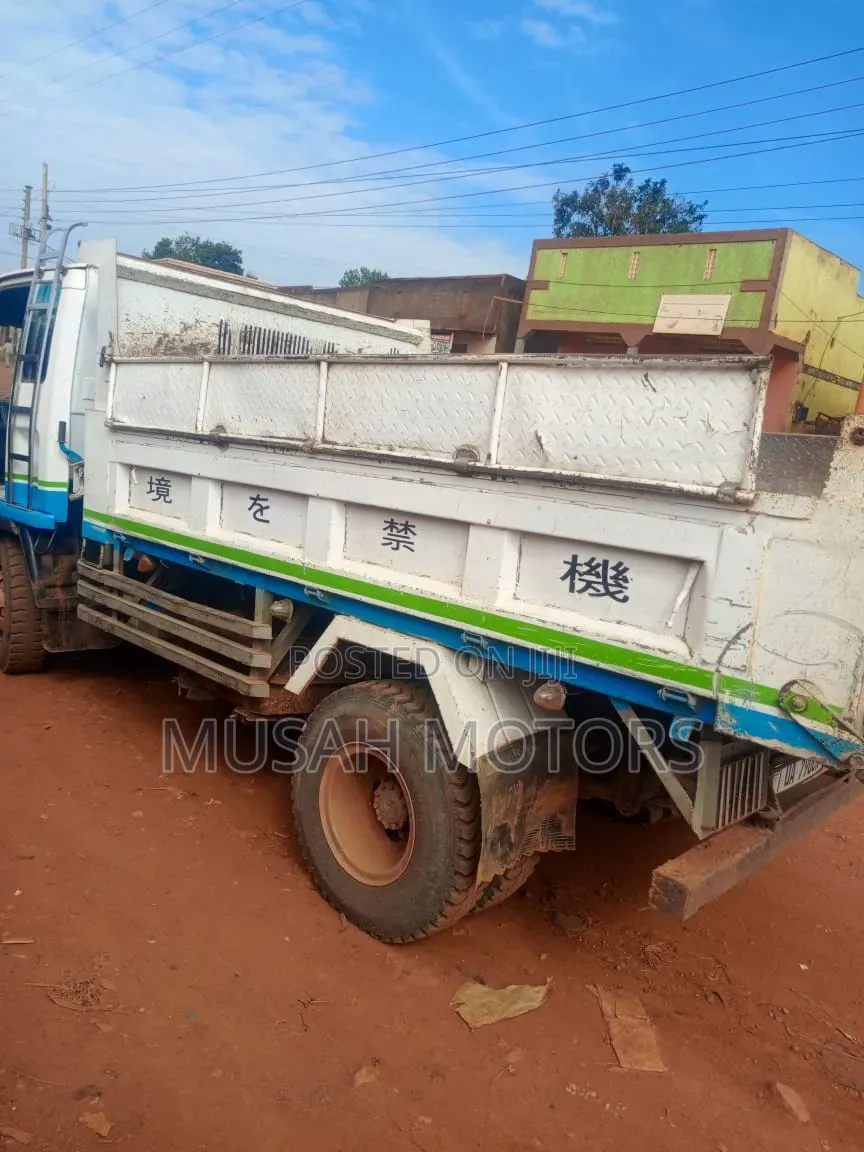 Isuzu Forward Tipper 1991 White