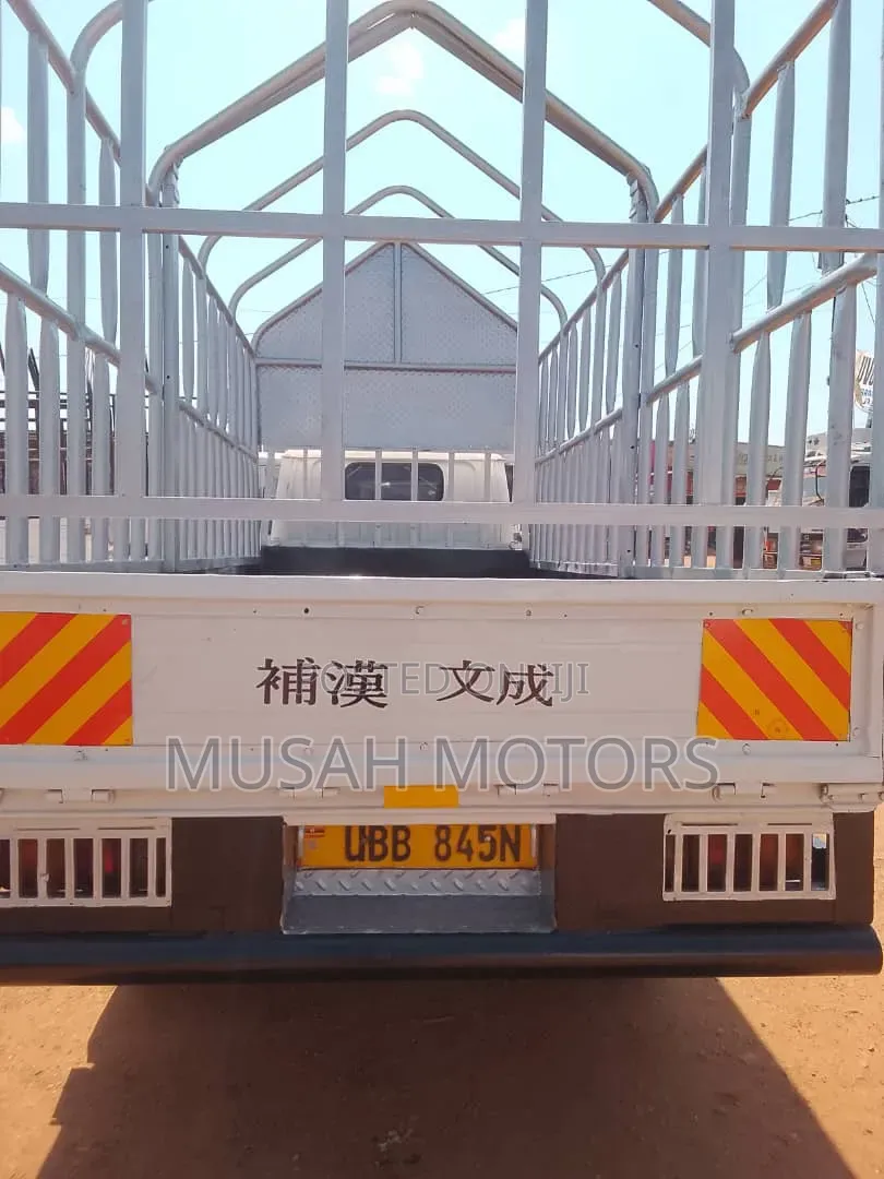 Mitsubishi Canter 1991 White