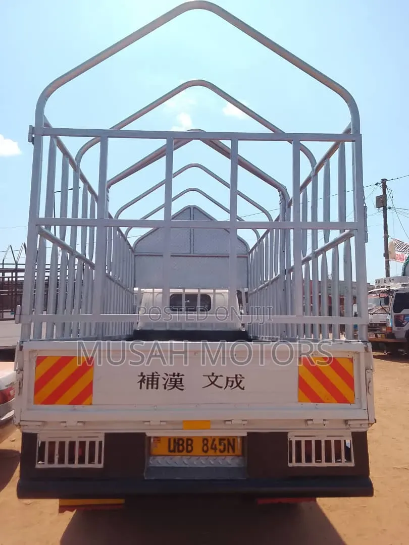 Mitsubishi Canter 1991 White