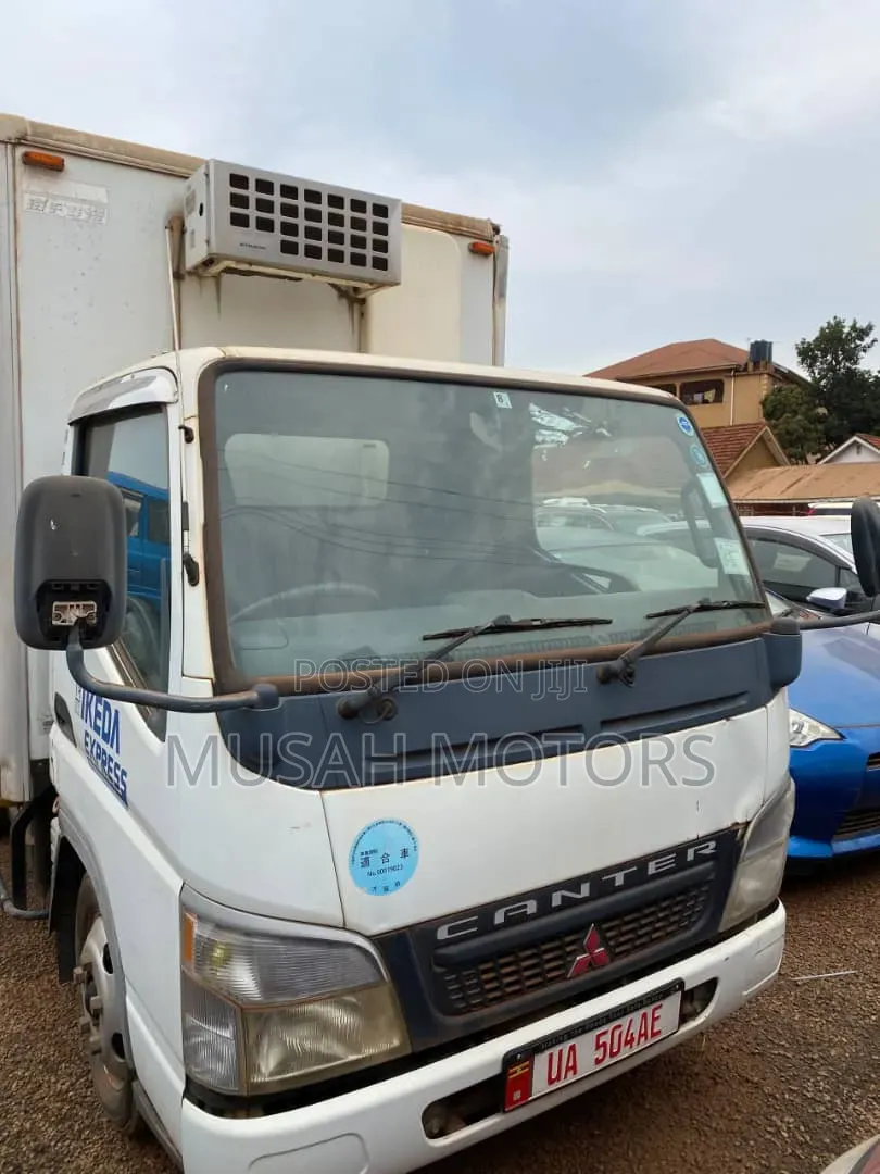 Mitsubishi Canter Fridge 2006 White
