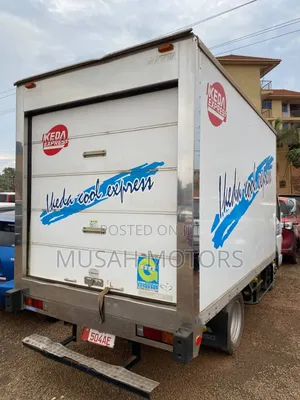 Mitsubishi Canter Fridge 2006 White