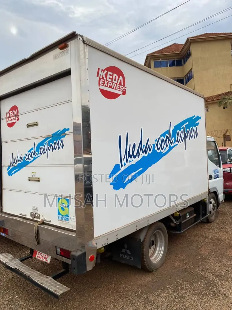 Mitsubishi Canter Fridge 2006 White