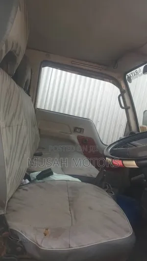 Mitsubishi Canter Fridge 2006 White