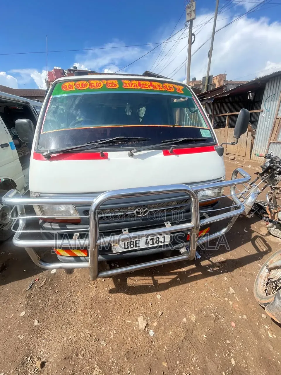 Toyota HiAce 2000 White