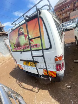Toyota HiAce 2000 White