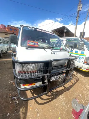 Toyota HiAce 2001 White