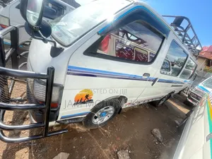 Toyota HiAce 2001 White