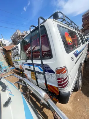 Toyota HiAce 2001 White