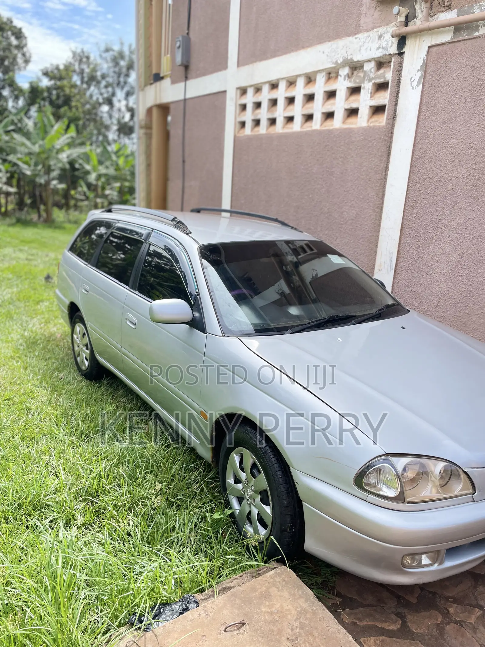Toyota Caldina 2000 Silver