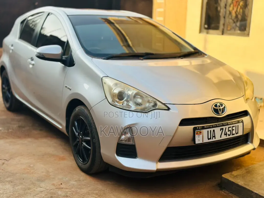 Toyota Aqua G 2011 Silver
