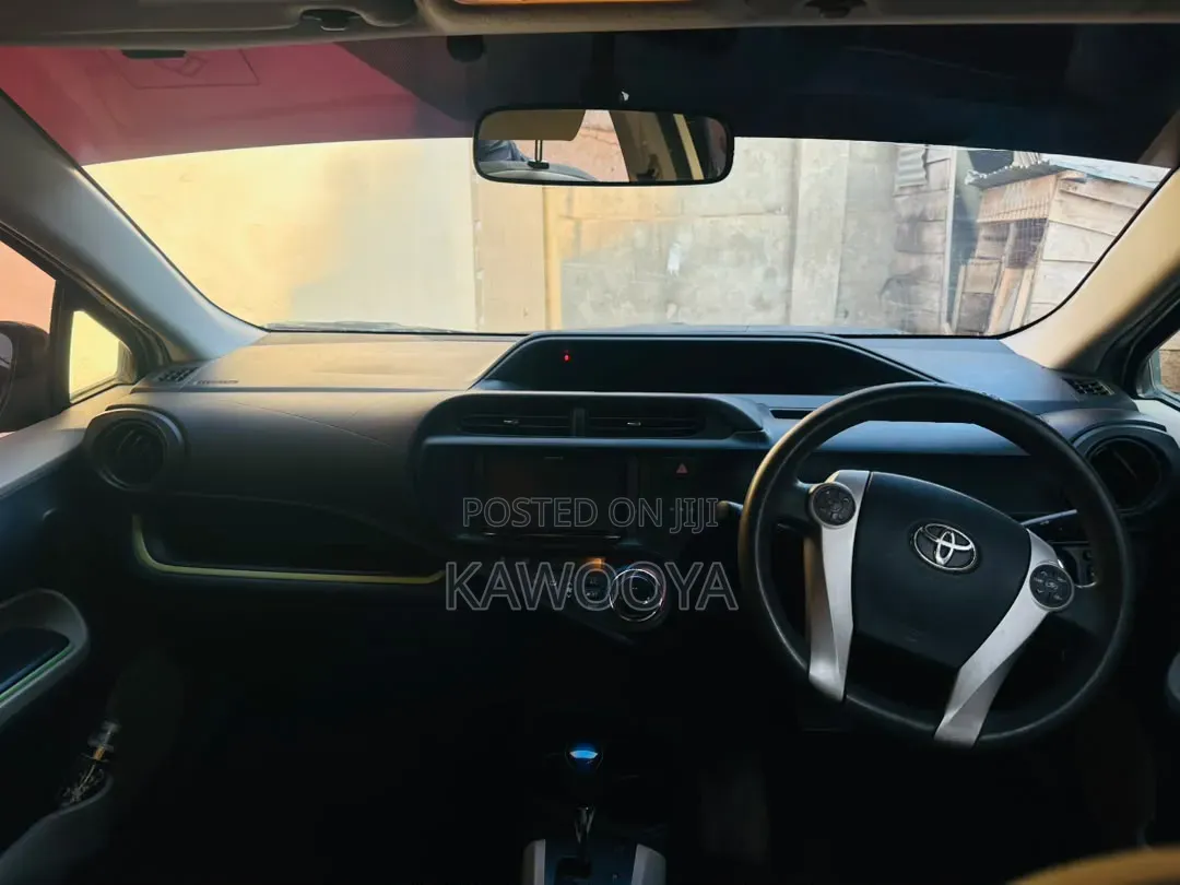 Toyota Aqua G 2011 Silver
