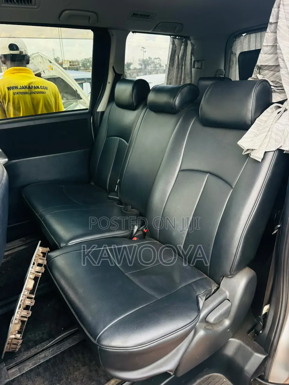 Toyota Noah 2.0 158hp AWD (8 Seater) 2013 Silver