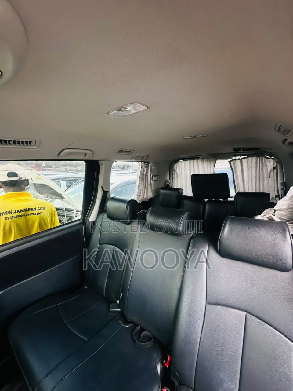 Toyota Noah 2.0 158hp AWD (8 Seater) 2013 Silver