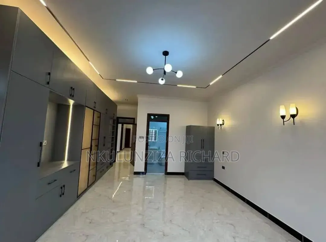 4bdrm Bungalow in Kira for sale