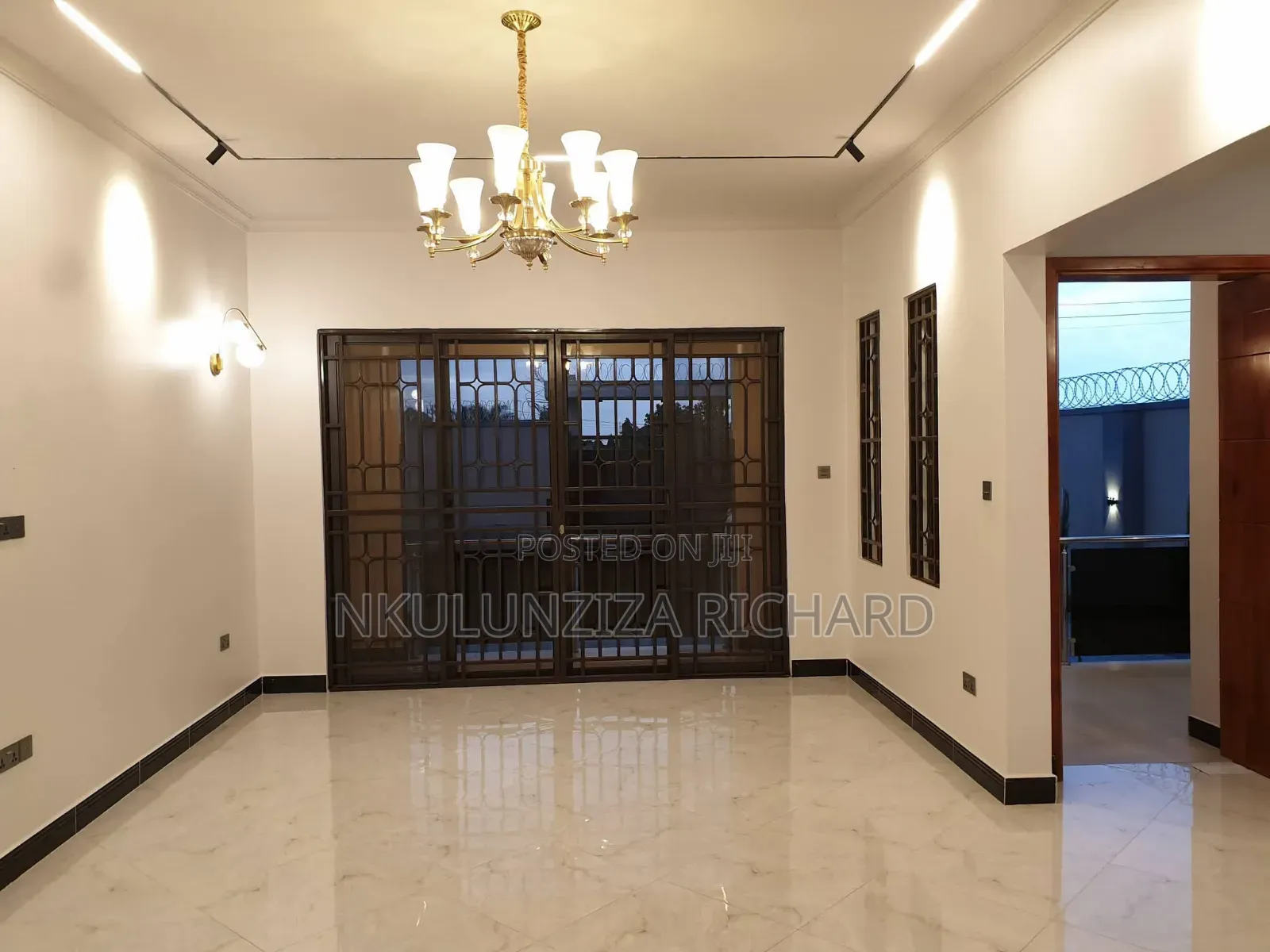 4bdrm Bungalow in Kira for sale