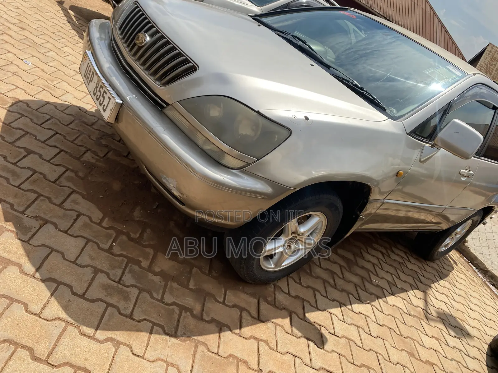 Toyota Harrier 2000 Gold
