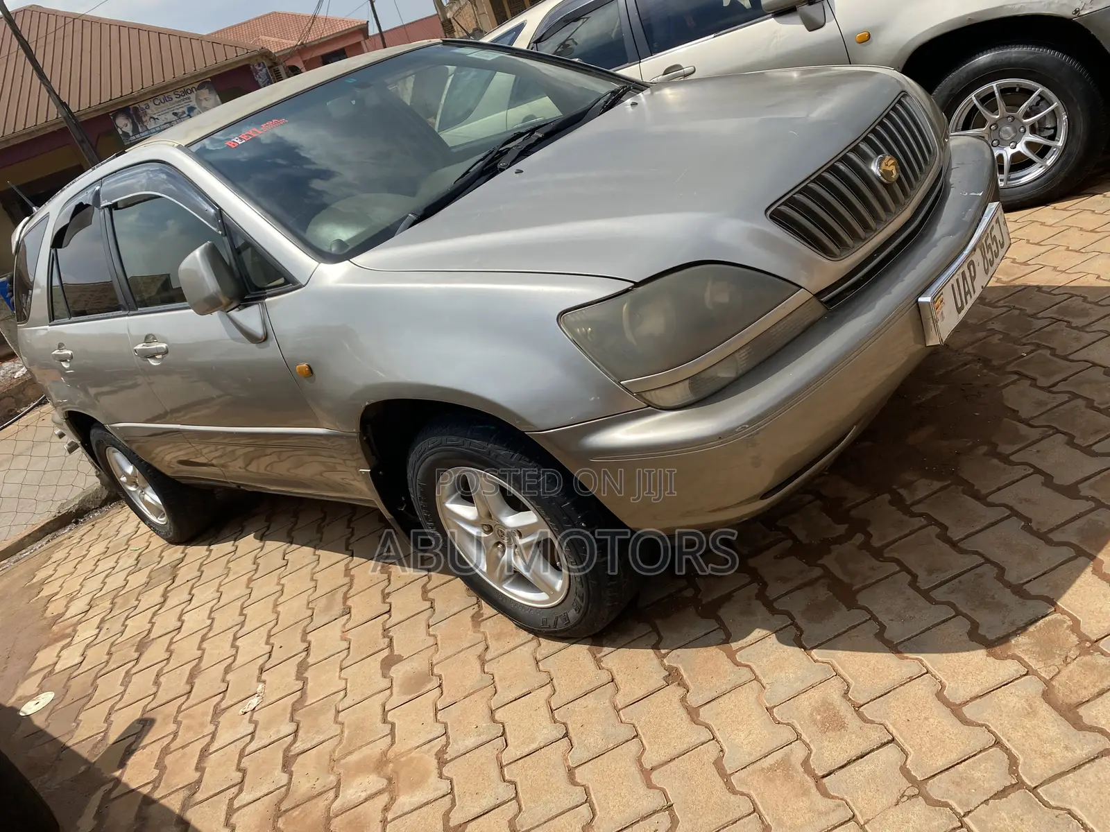 Toyota Harrier 2000 Gold