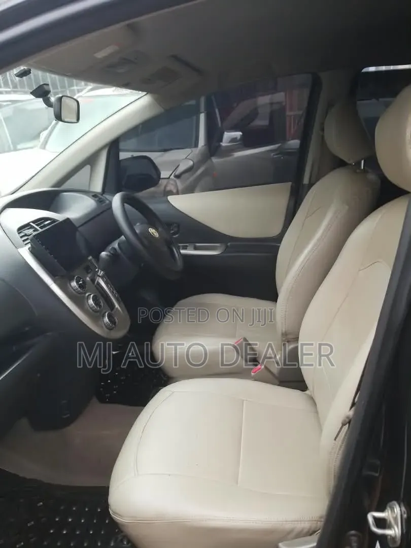 Toyota Ractis 2005 Black