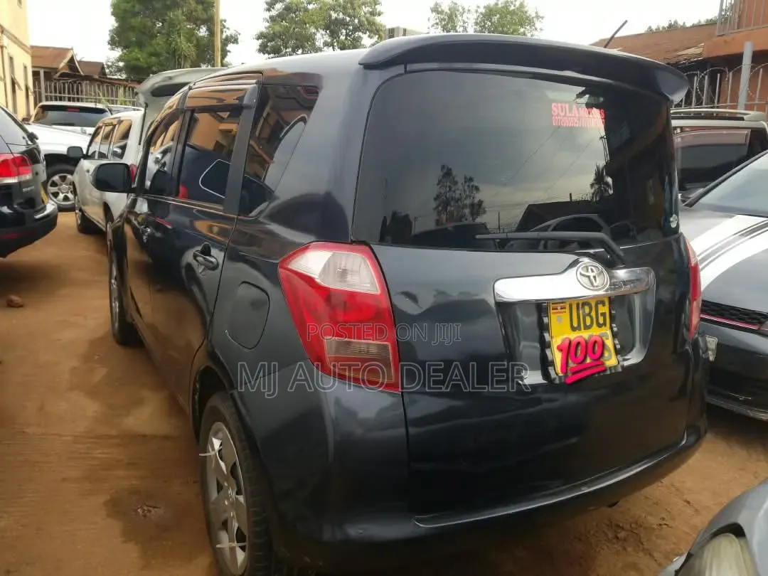 Toyota Ractis 2005 Black
