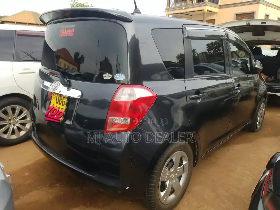 Toyota Ractis 2005 Black