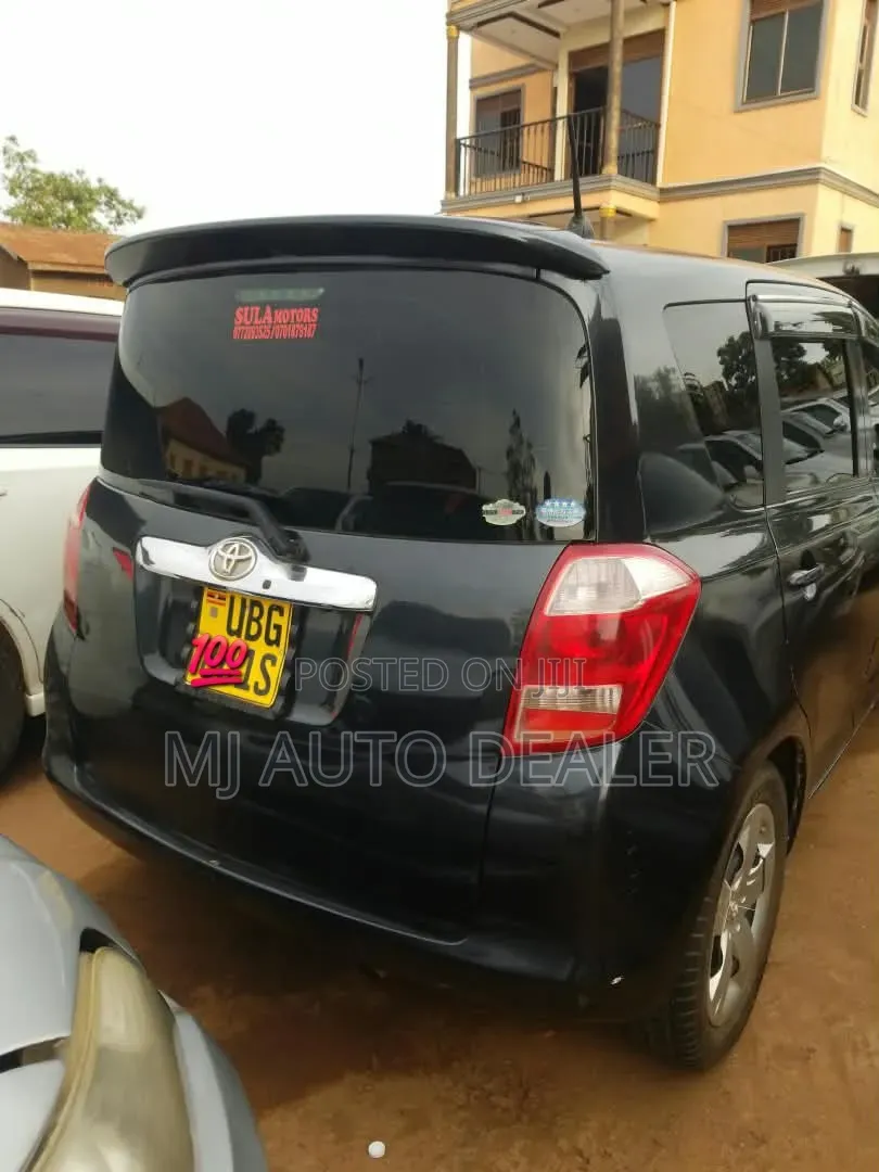 Toyota Ractis 2005 Black
