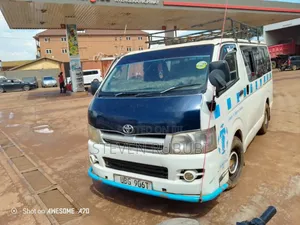 Toyota HiAce 2006 White