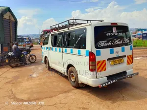 Toyota HiAce 2006 White