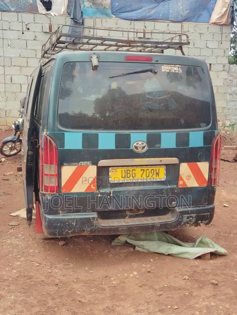 Toyota HiAce 2005 Black