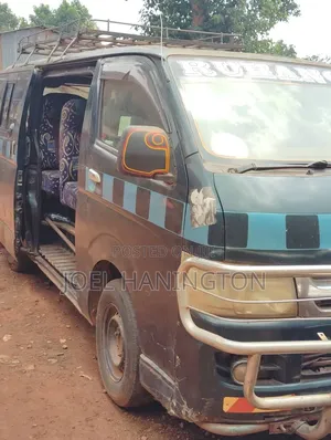 Toyota HiAce 2005 Black