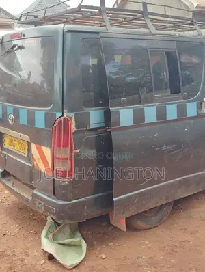Toyota HiAce 2005 Black