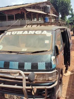 Toyota HiAce 2005 Black