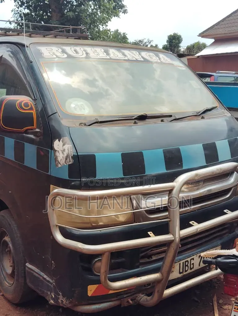 Toyota HiAce 2005 Black