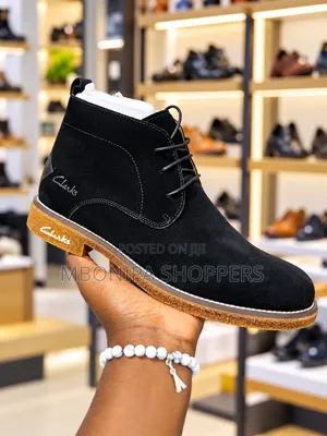 Men’s Clarks Brown Suede Chukka Boots – Classic Stylish Lace-Up Shoes