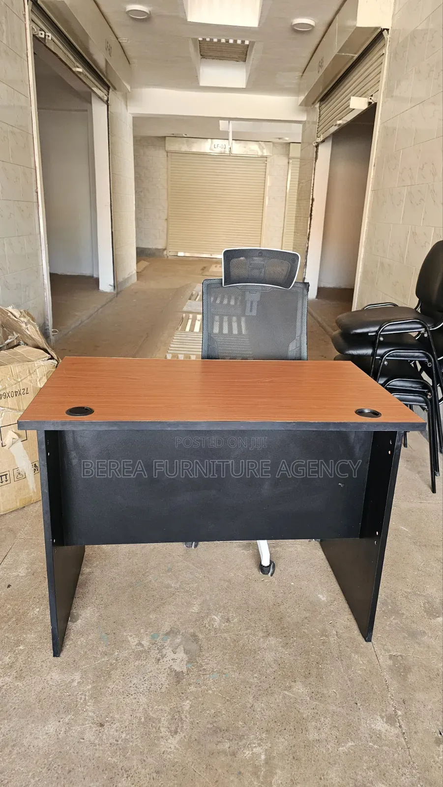 Adjustable Black White Office Chair and Table