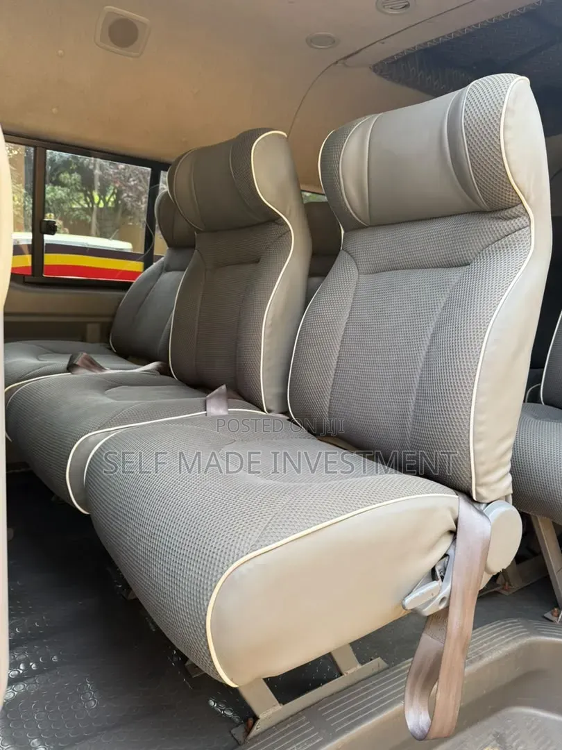 Toyota HiAce 2013 White