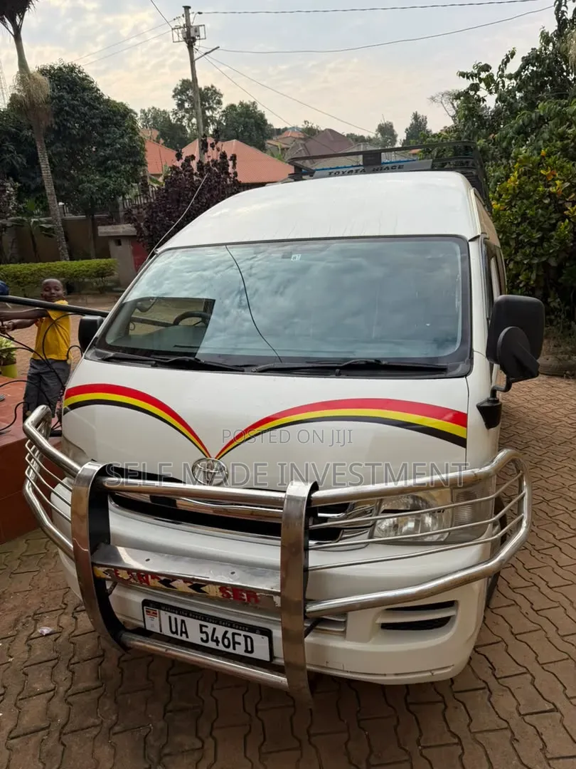 Toyota HiAce 2013 White