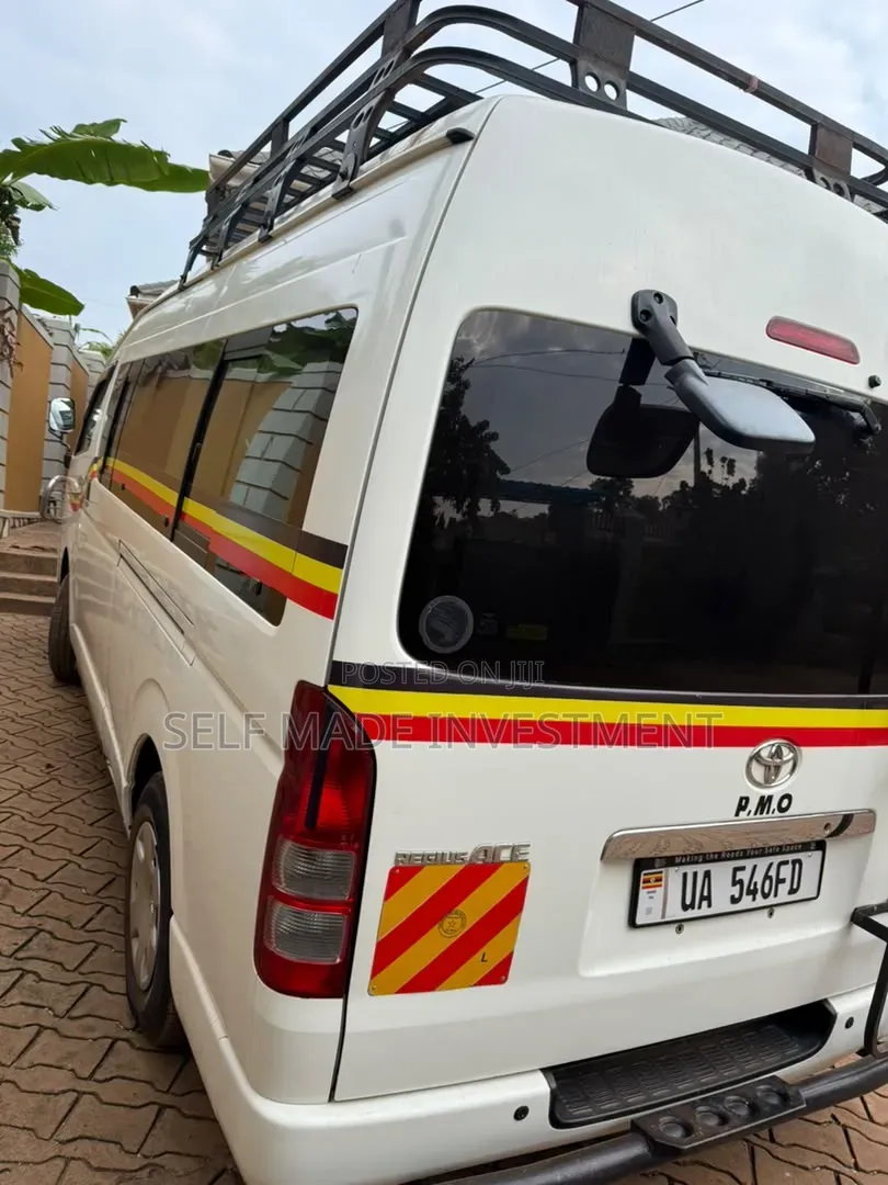 Toyota HiAce 2013 White