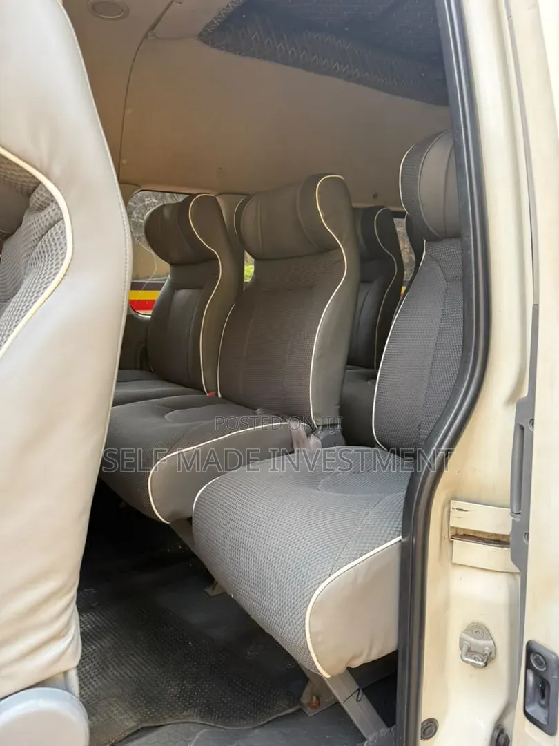 Toyota HiAce 2013 White