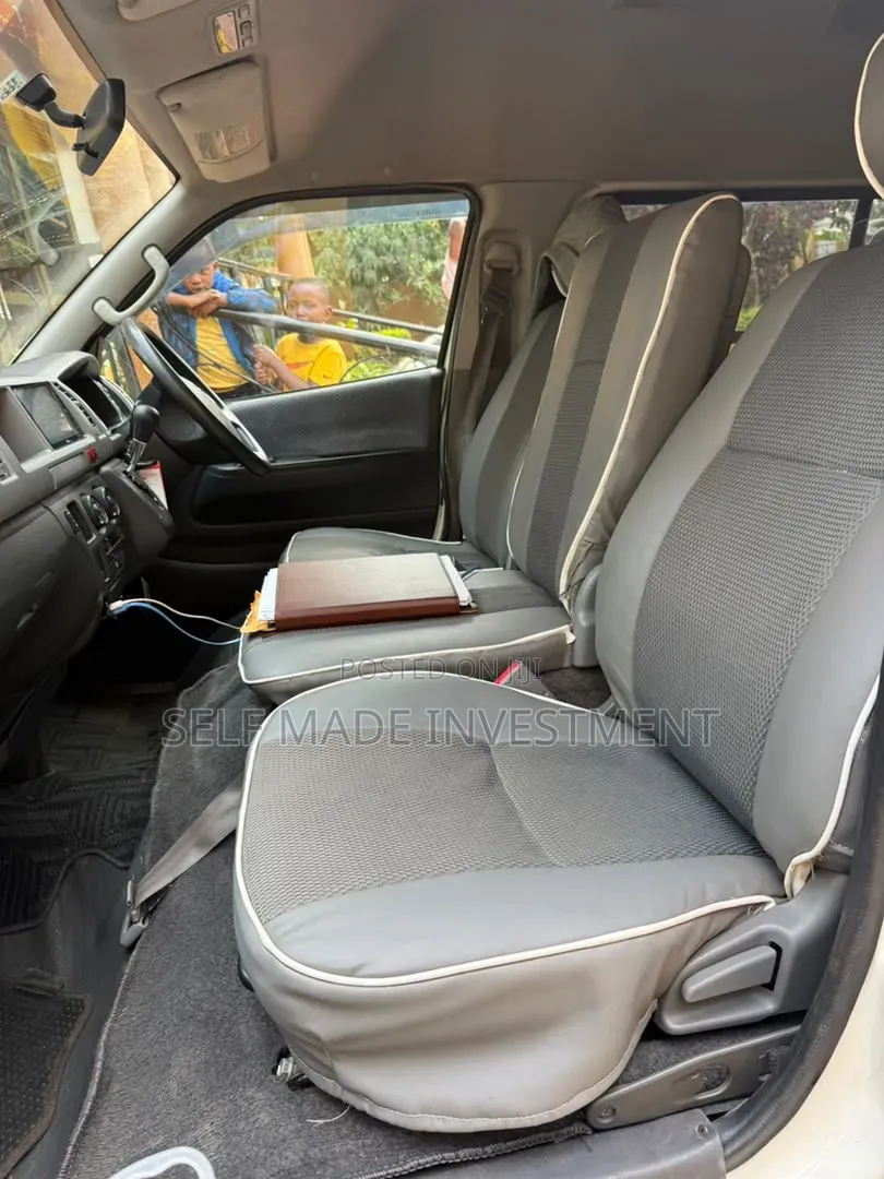 Toyota HiAce 2013 White