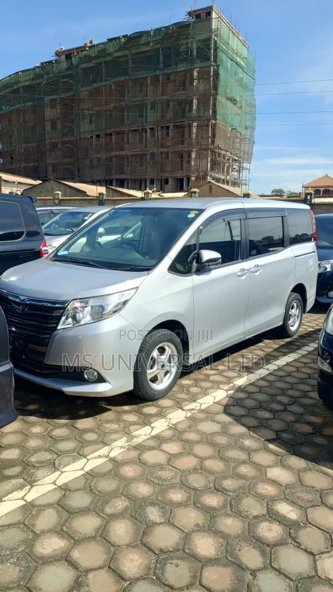 Toyota Noah 2.0 FWD (8 Seater) 2016 Silver