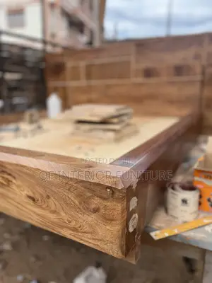 Mugavu Wood Bed