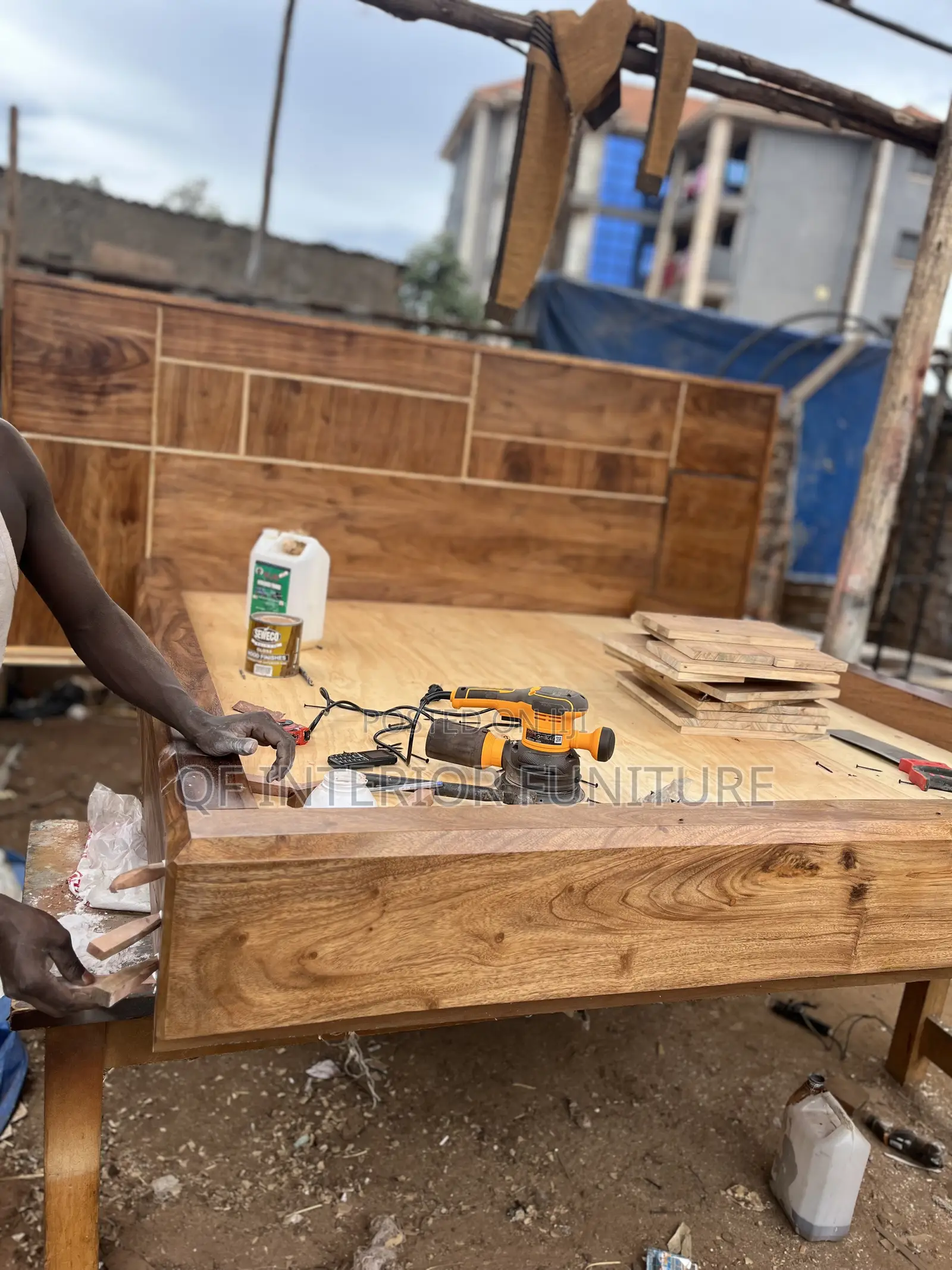 Mugavu Wood Bed
