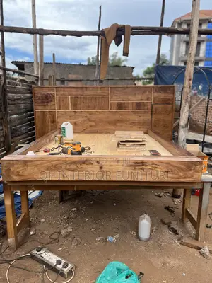 Mugavu Wood Bed