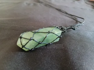 Hand Stone Neckless