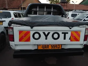 Toyota Hilux 2003 White