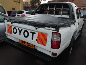 Toyota Hilux 2003 White