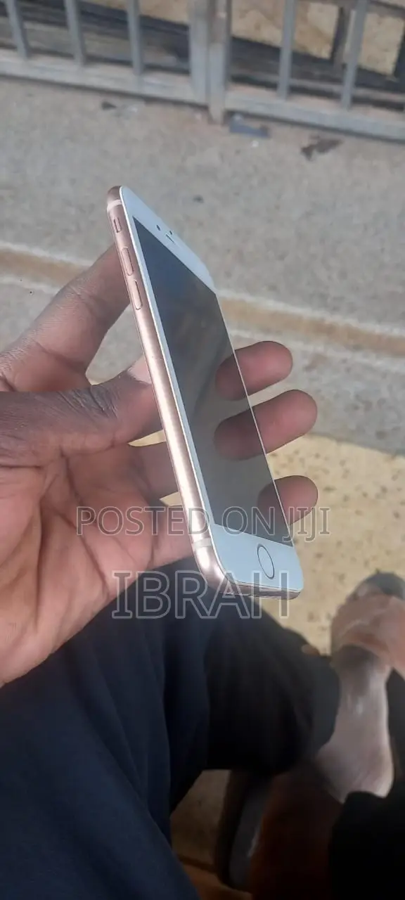 Apple iPhone 8 64 GB Gold