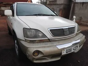 Toyota Harrier 2000 White